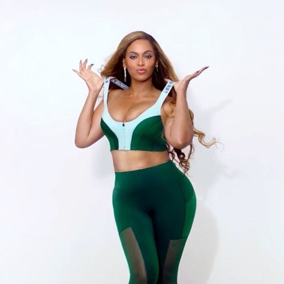 ADIDAS Ivy Park Beyonce Medium Support Zip Bra
Green Tint/Dark Green Brat XS NWT - Picture 10 of 13